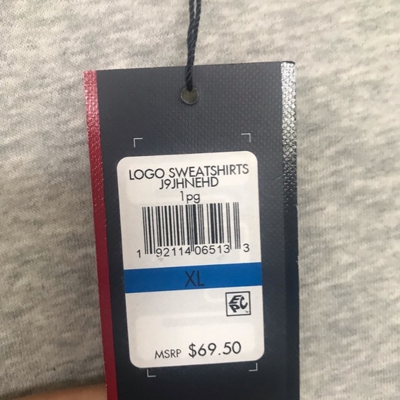 Tommy Hilfiger Patch Logo Sweatshirt - Picture 6 of 9